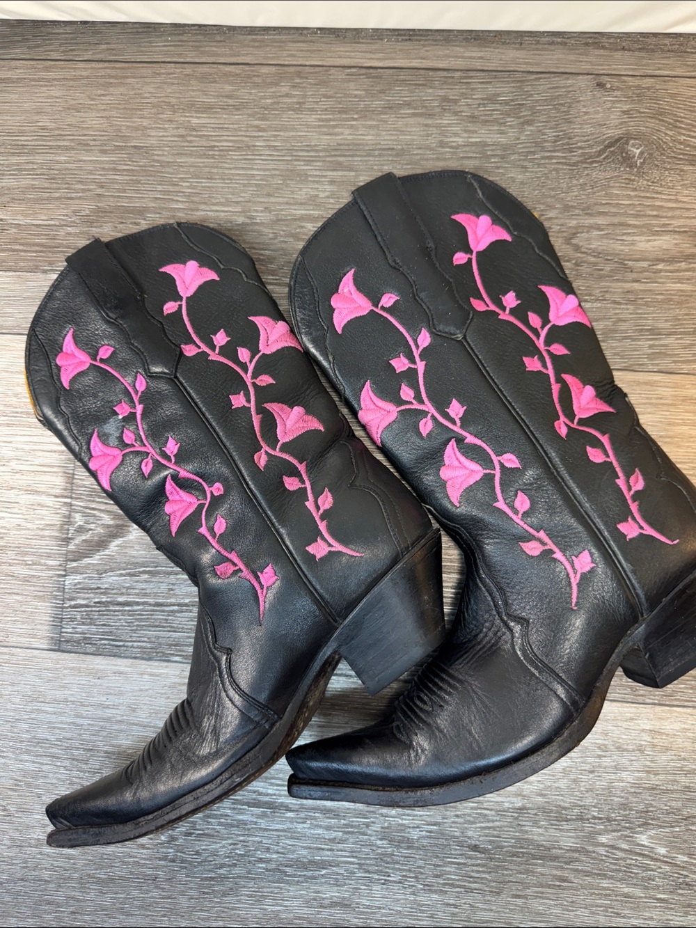 Rudel Black Heeled Western Boots with Pink Floral Embroidery woman’s SZ 6 (h3)